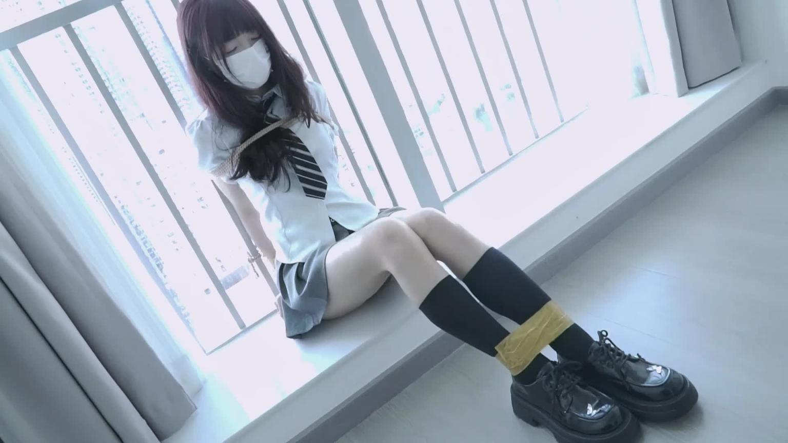 【龙隶】小清新居家JK妹妹,被上门检查煤气的哥哥用黄色胶带捆绑,堵嘴 预览截图 10