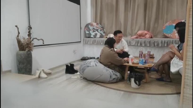 1【换妻系列】大奶黑丝人妻,互换伴侣! 预览截图 2