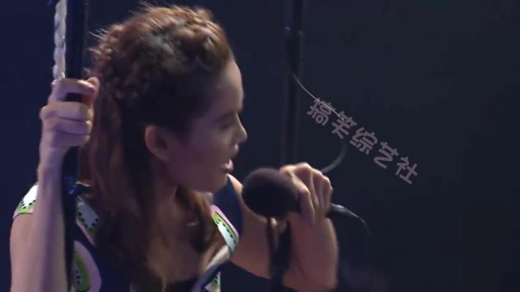 泰国奇葩整蛊综艺 在鱼缸里与小动物们一起唱歌 预览截图 5