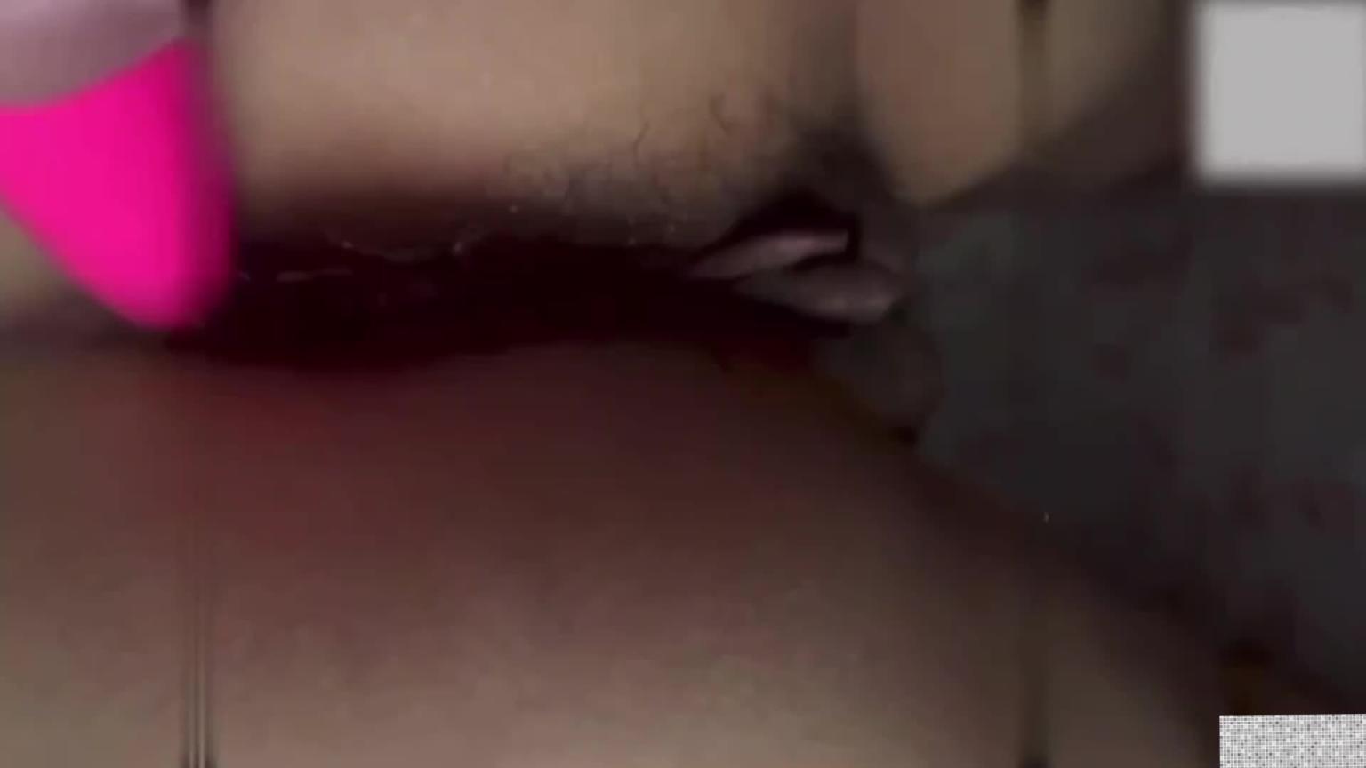 《真实乱伦》最美丈母娘老婆出去买菜偷偷和丈母娘来一炮 预览截图 5