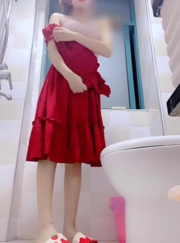 门事件 厦门白嫩气质小少妇 厕所个人秀 大屌老公并不能满足 预览截图 1