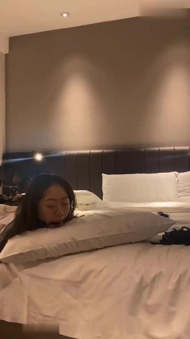 【长春厦航空姐门】刚结婚三个月,给老公带绿帽,就被富二代调教成母狗,无套啪啪,独家完整版 预览截图 2