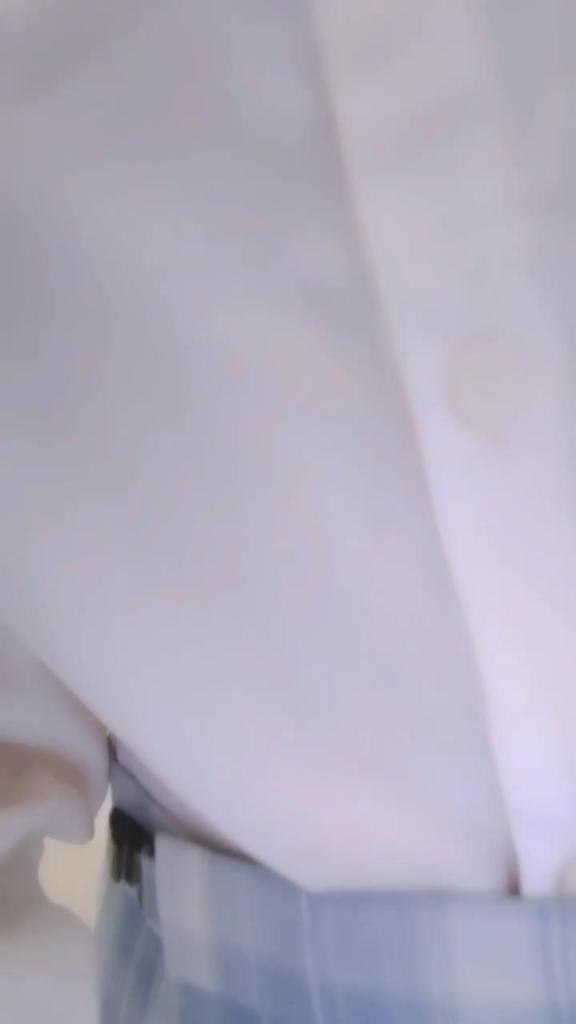JK少女楼道露出自慰喷水 预览截图 3