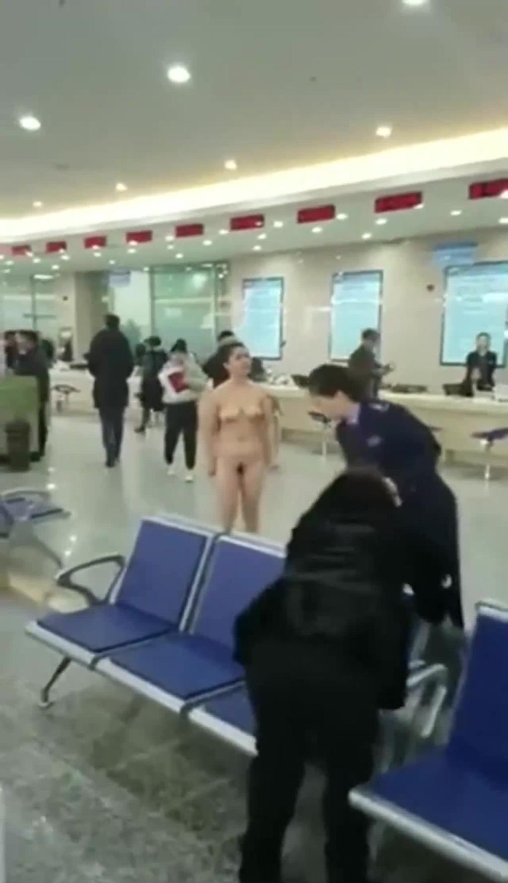 【12.11惊天大瓜】吉林行政审批大厅惊爆 脱衣门! 预览截图 5