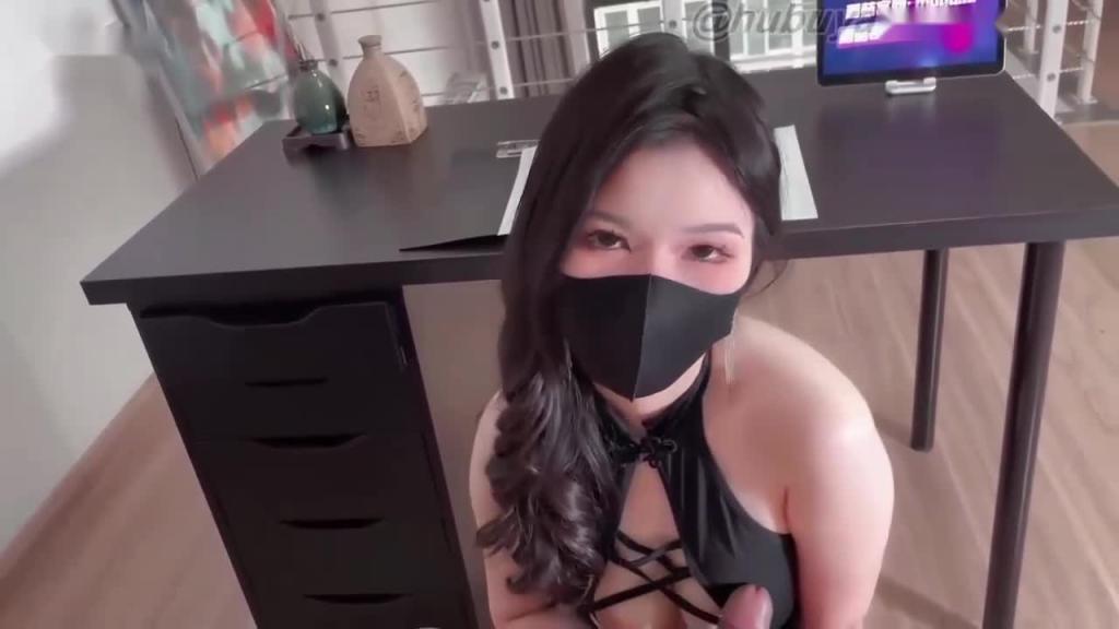 黑丝高跟大奶漂亮秘书皮肤白皙白虎鲍鱼粉嫩被无套怼的骚叫不停 预览截图 2