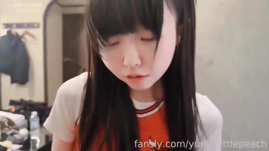 啦啦队制服小萝莉骑乘 预览截图 3