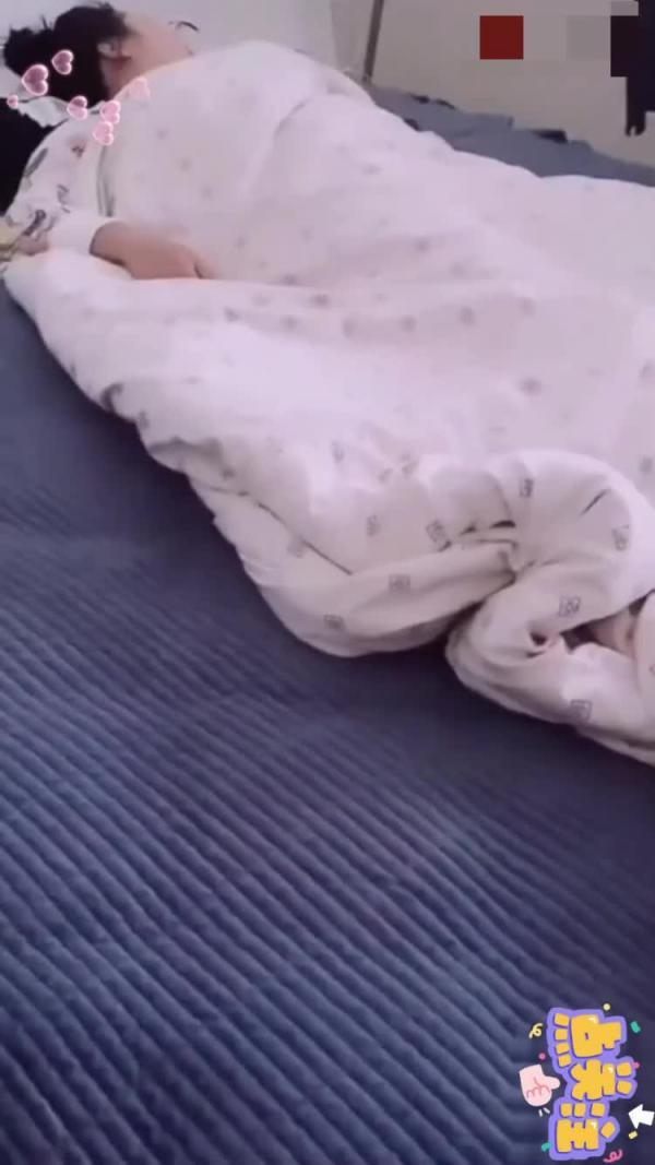 熟女妈妈骚逼里塞满精子,内射妈妈 预览截图 5