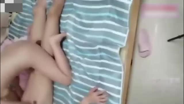 禽兽父亲无套操女儿妈妈在旁边拍视频 预览截图 5