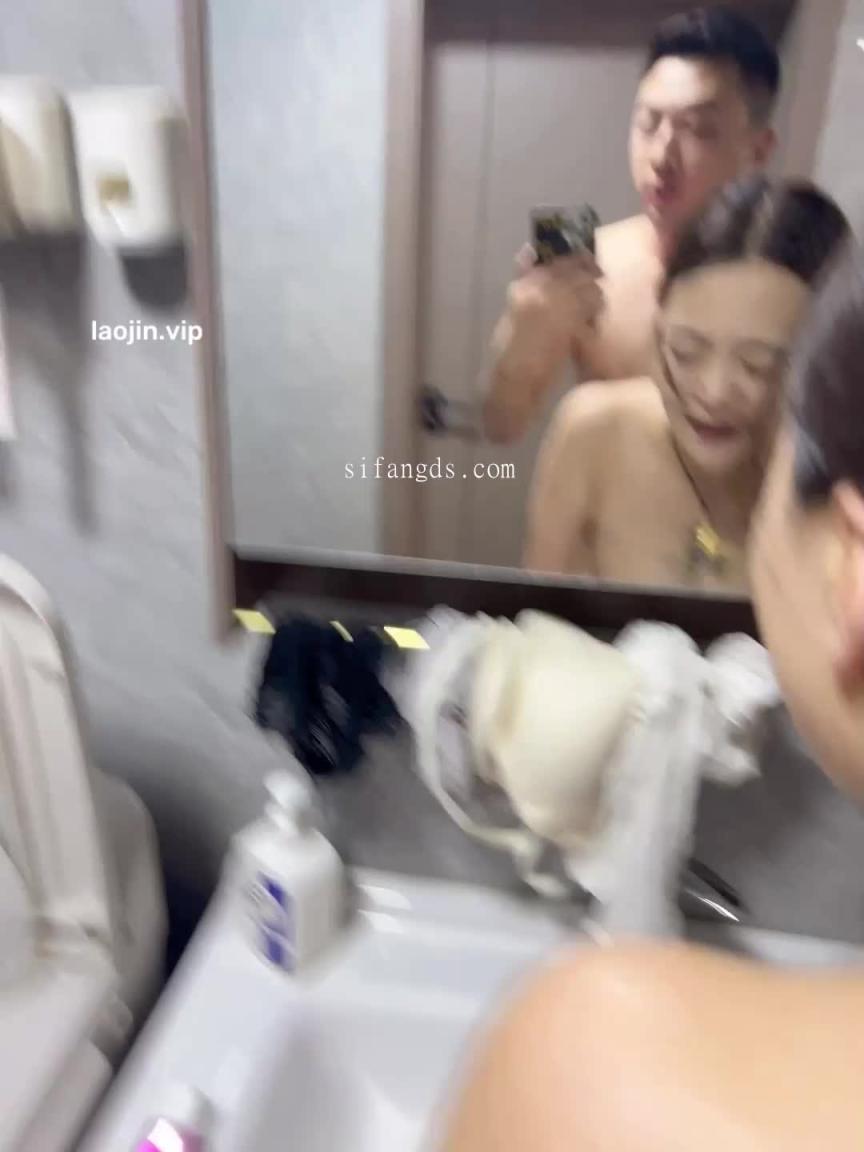 【原档泄密】山东御姐性爱泄密，两情相悦时刚洗完澡就迫不及待的在卫生间干上了！视频高清 预览截图 6