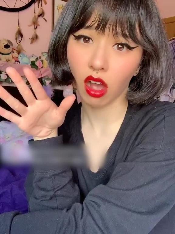 红唇少女的娇媚挑逗欲望陷阱#puppiloli 预览截图 3