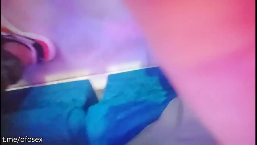 【歌厅探花】KTV唱歌啪啪,长腿短裤女孩伸进衣服摸奶子,脱掉裤子摸逼掰穴,拉手后入抽插勐操 预览截图 11
