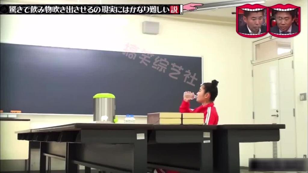 喝水时突然受到惊吓 喝水的人会有什么反应呢? 预览截图 9