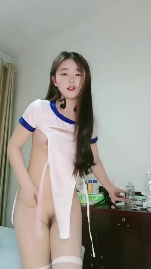 可爱萝莉小嫩妹 看似清纯内在反差 粉嫩嫩的BB自慰水喷的不少 预览截图 1
