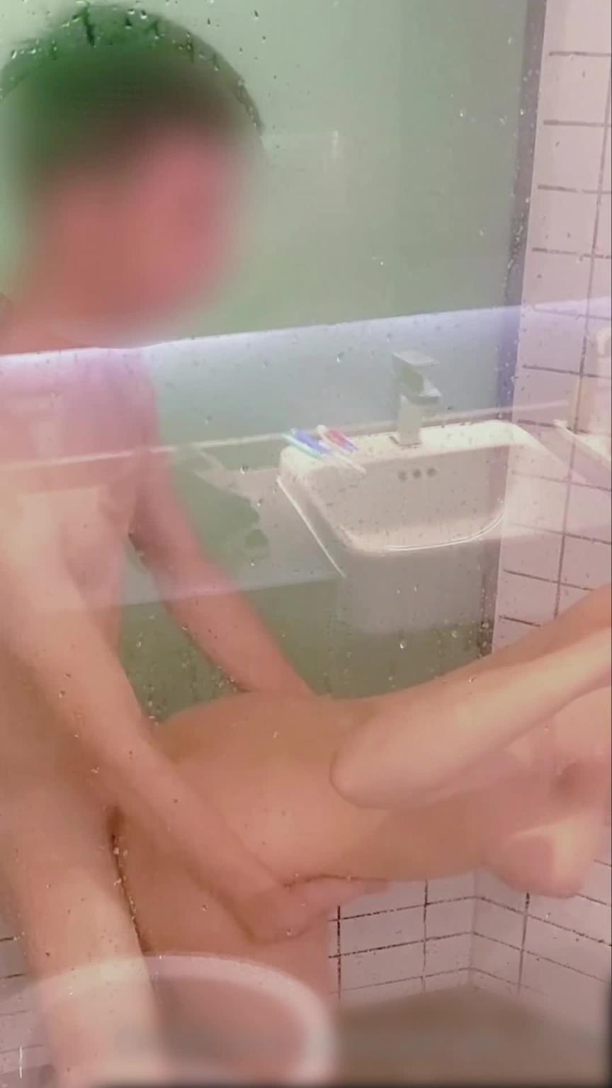 AMAM 巨乳骚货在厕所爱爱还不够还跑去床上继续战 预览截图 1