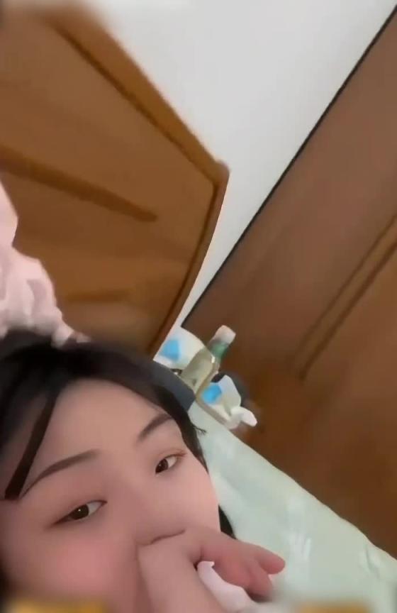 门事件 黑丝学妹在校人送外号 金主玩物 !外表清纯长相娇美内心早已可以承受很多根鸡吧! 预览截图 3