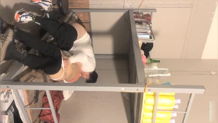 车间小组长勾搭流水线小妹在宿舍 上 预览截图 8