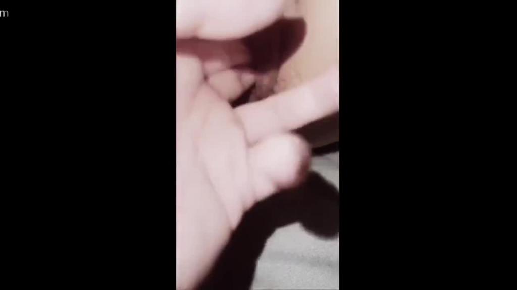 【姐弟乱伦】骚货姐姐喝完酒内裤都不穿,趁她喝多了把她强姦内射! 预览截图 6