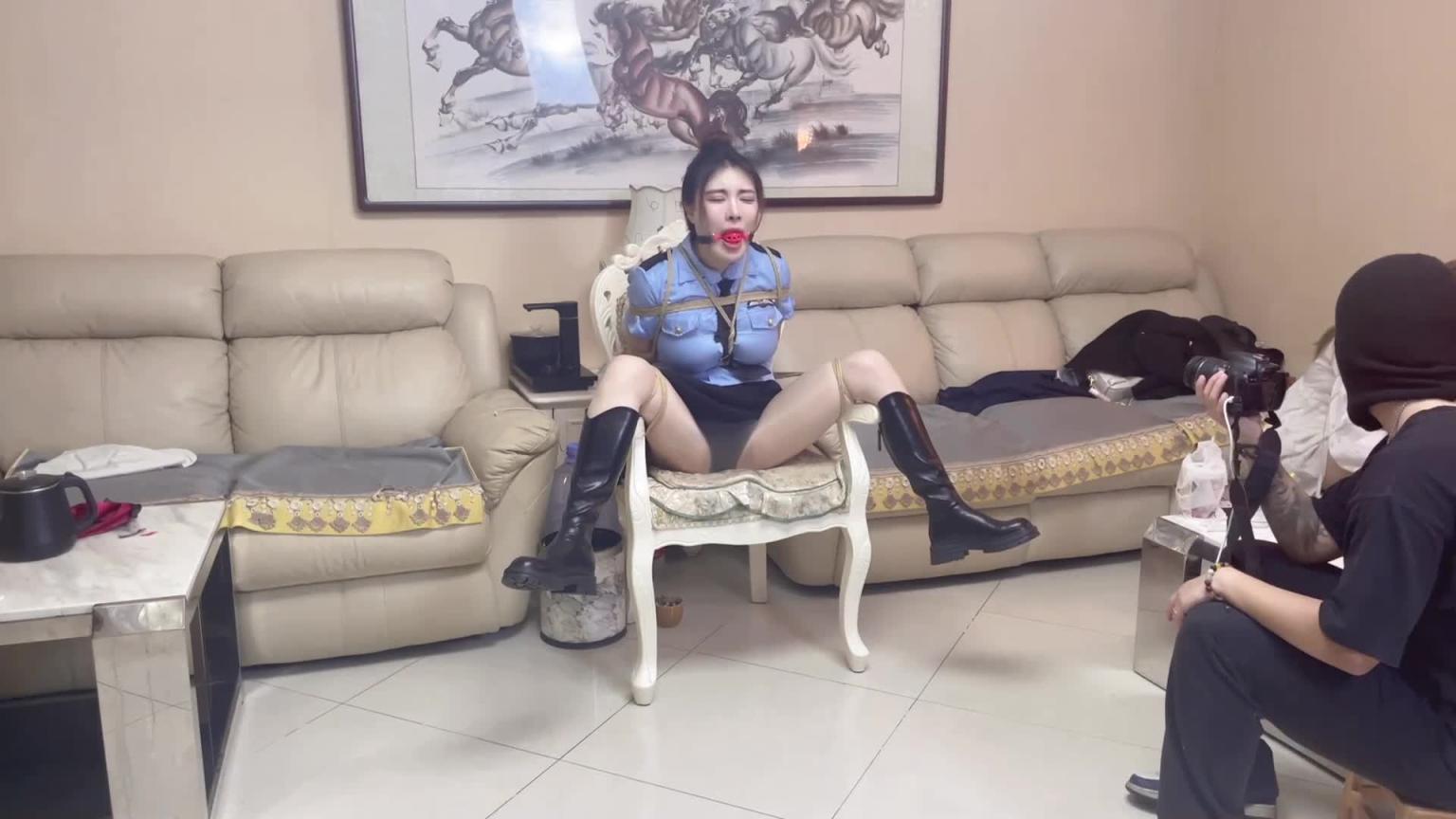 【贝特原创】精彩制服剧情 长靴御姐女井安慈被诱骗绑架陷落 折磨 预览截图 8