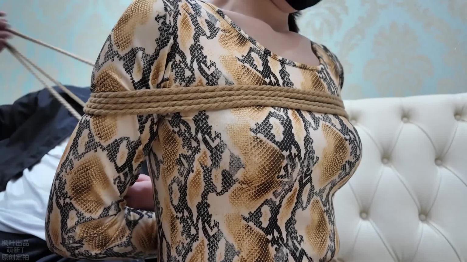 【枫叶工作室】《缚神的诱惑·下不为例！傲娇小偷蛇缚羞辱》 预览截图 5