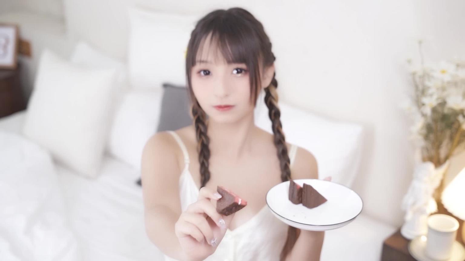 神楽坂真冬 巧克力香蕉萌妹子诱惑 预览截图 1
