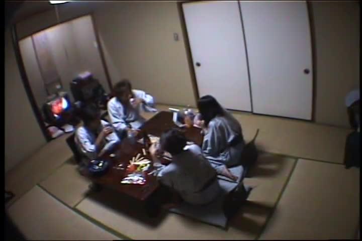 续:与日本第一美少女一起的AV公司温泉员工旅行。在AV女优们熟睡的深夜,对传闻美女经纪人与H罩杯美妆师进行温泉攻略? SDMS-318 预览截图 7