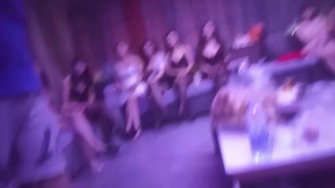 喇叭哥 偷拍南巷社区第二集上 好多女郎哪个才是万中选一呢? 预览截图 4