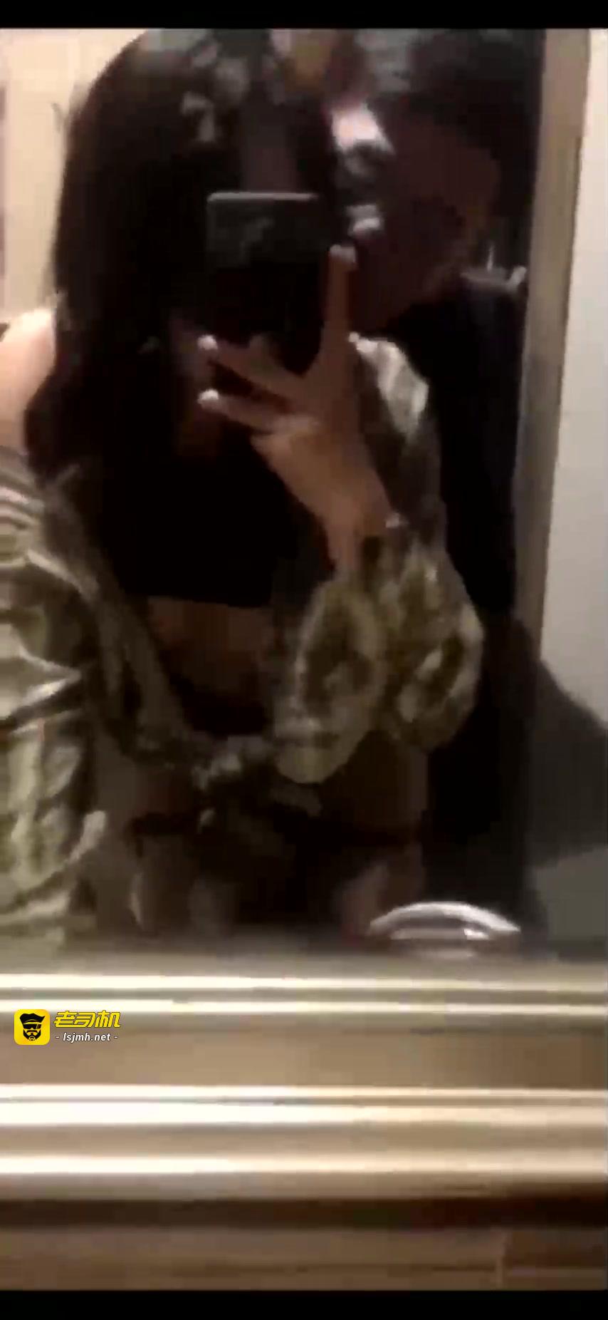 和男友厕所做爱自拍 预览截图 3