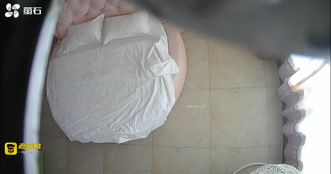 《萤石云破解》卷毛大叔情趣酒店约炮极品少妇 可惜鸡巴不顶用不到5分钟就软趴趴 预览截图 1