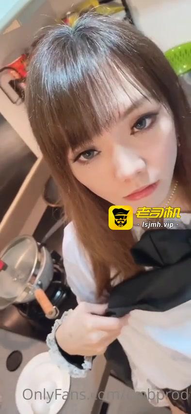御姐博主被炮友大屌诱惑 掏出巨物互撸 欲望陷阱无法自拔 cmbprod 预览截图 2