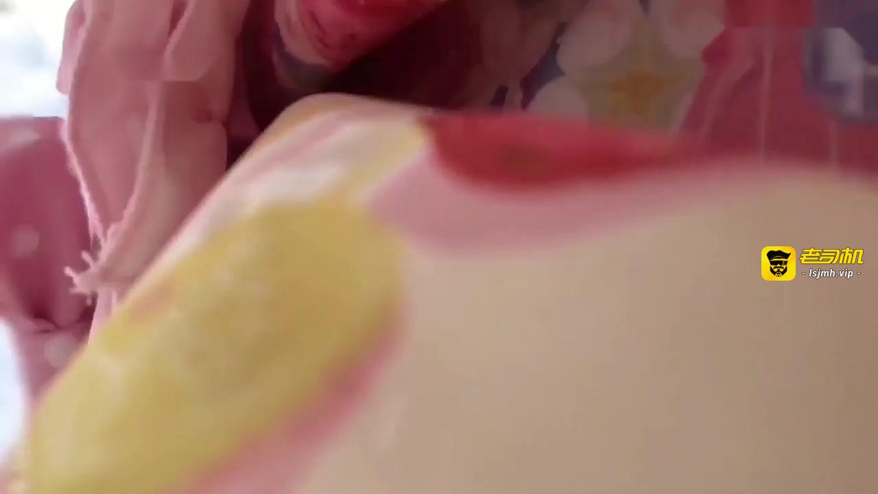 漫展萝莉美少女竟然没穿内裤,抄底小嫩逼和屁眼近距离特写 预览截图 1