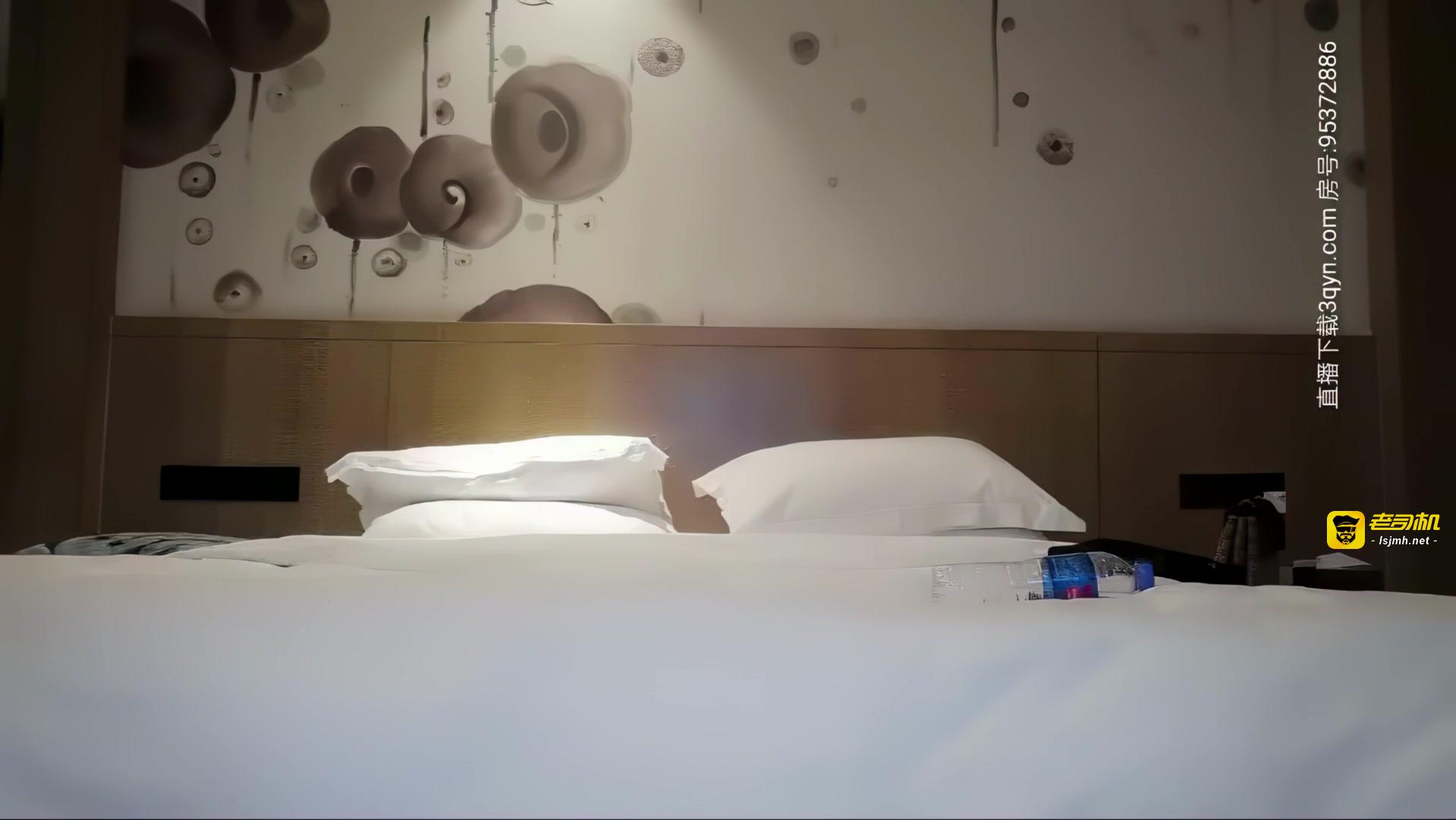 【小宝寻花】蓝衣妹第一场 白裤大长腿,声音嗲的我发麻 预览截图 3