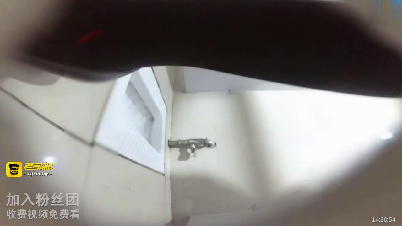 武汉机场偷窥极品空姐地勤.人美粉逼紧喷射出好多水 预览截图 4