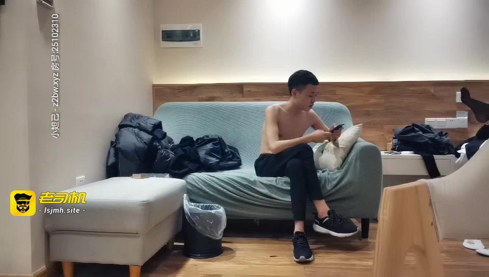 【黄先生探花】 闷骚肉感小姐姐 穿上黑丝先抠后操各种姿势啪啪 预览截图 3