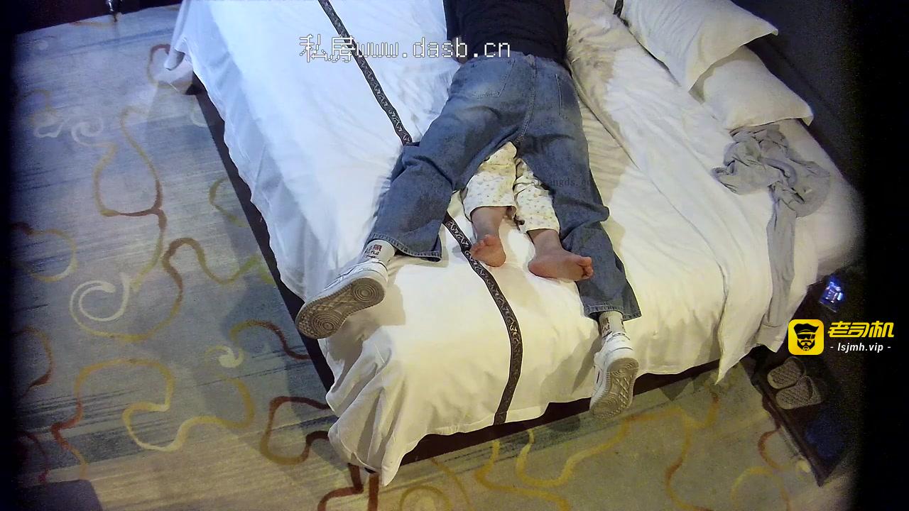 1-Hotel监控系列 水蛇腰学生妹假期送炮 预览截图 4