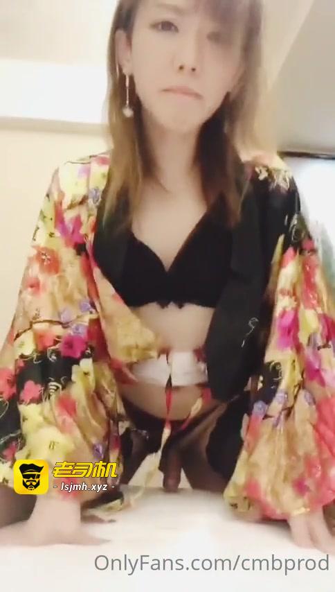 外表与内在的反差 大屌萌妹与人妖在家中偷情 cmbprod 预览截图 7