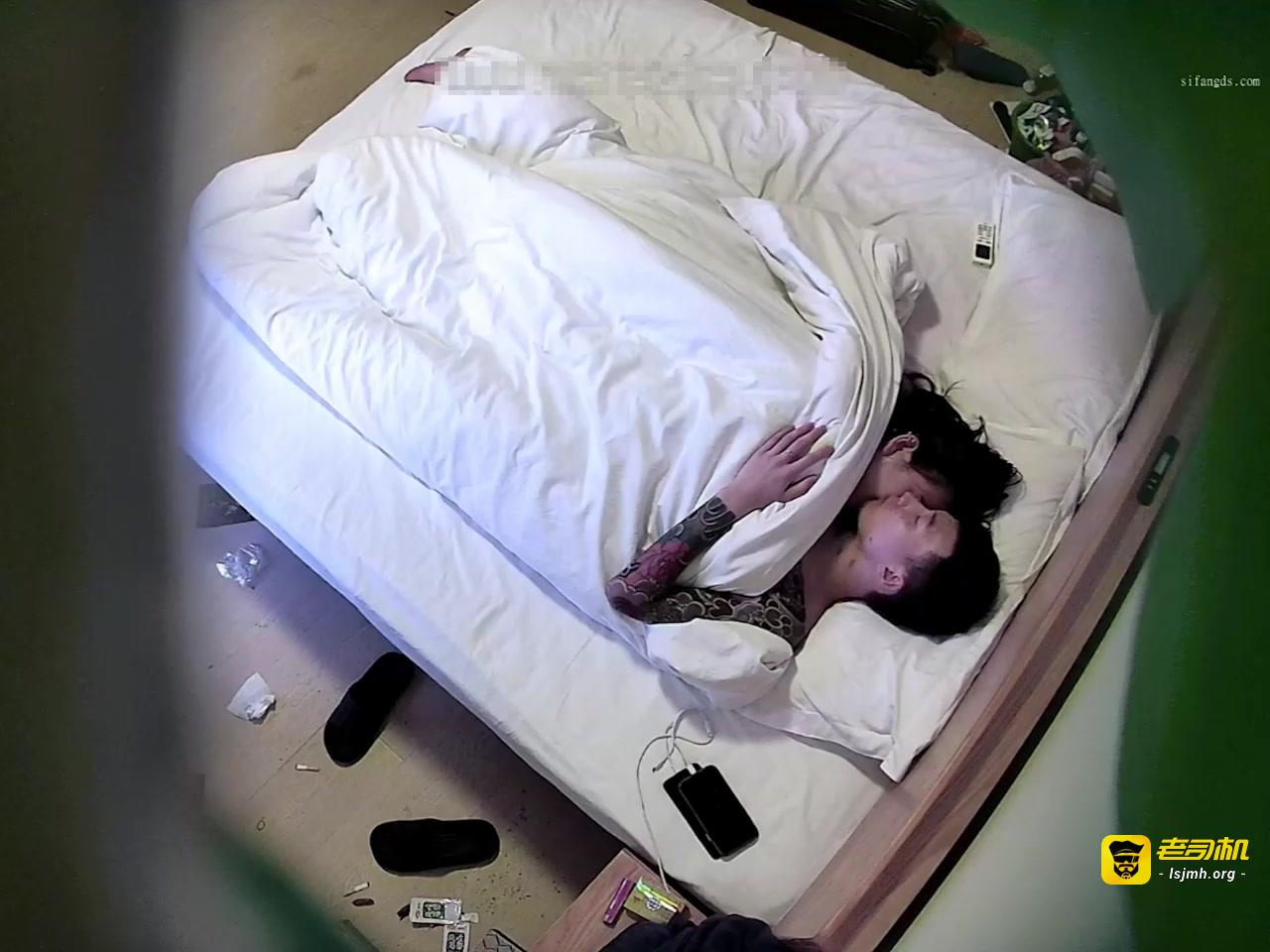 3-(下)简直丧心病狂【今日偷拍新片】社会小哥当着闺蜜面操漂亮女友,害羞到捂脸 预览截图 7