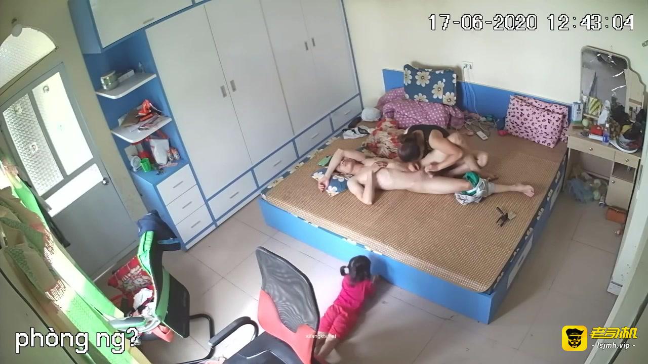 第一部 2 【独家完整版】记录[相爱一家人]虽然房子小孩子多，但是不影响小夫妻每天啪啪反而有孩子更刺激！ 预览截图 3
