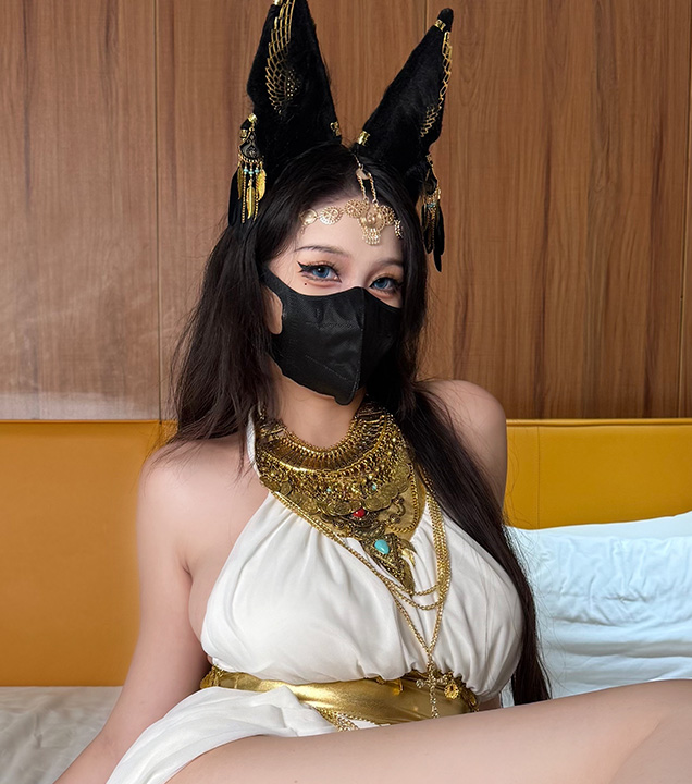 【苏小涵】镜头风格偏成熟暧昧，擅长在轻松日常中注入恰到好处的诱惑感。她的画面不急于表达，而是通过眼神停留、动作节奏和距离变化，慢慢把气氛推向更私密的层次。用镜头记录大胆的性爱幻想和狂野禁忌冒险！保证撩拨你全身的敏感点，会让你忍不住想冲进去哦