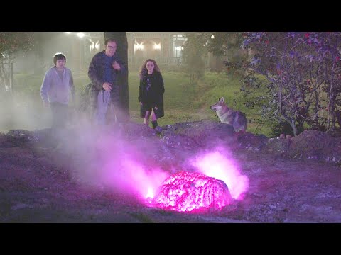 农场里落下一颗紫色陨石，附近生物突然变异，成为了恐怖的怪物！《星之彩》 视频封面