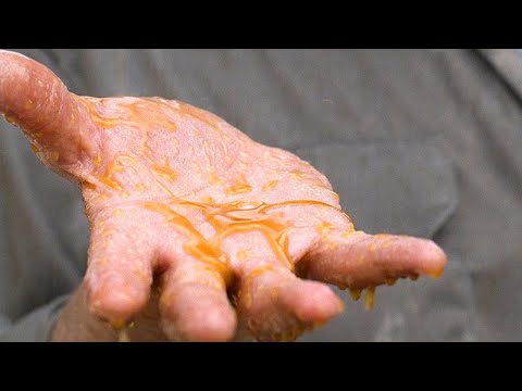 小伙梦到恐怖黄油雨，耗尽钱财造避难所，别人都以为他疯了！《存身》 视频封面