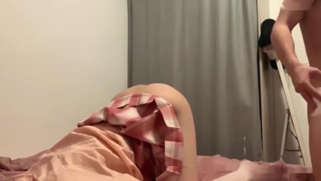 【高二JK小萝莉】出租屋约校园高二粉色学生操逼 预览截图 2
