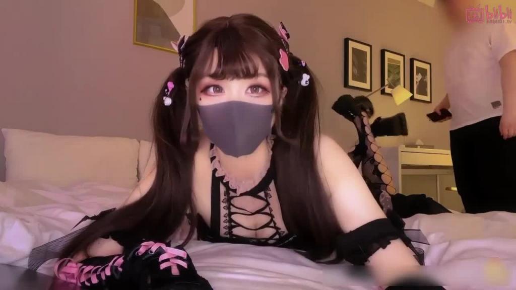【网黄嫩妹】鸡教练-打王者的电竞少女边玩游戏便被草开麦做爱真刺激 预览截图 1