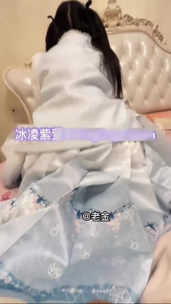 【抖音网红】魔法少女 冰凌紫萱 绿帽男友把萝莉女友献给榜一大哥车震内射。 预览截图 11