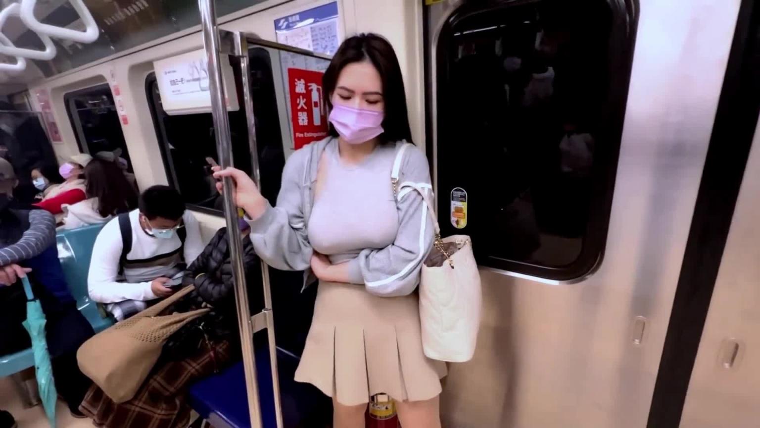 台北捷运【ノーブラ散歩】No bra 台湾MRT初体験-妮娜洛维 预览截图 7