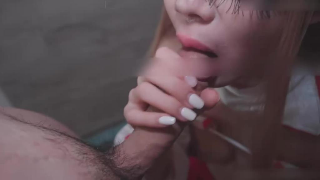 服务生是个吸人精液的淫荡女巫 预览截图 9