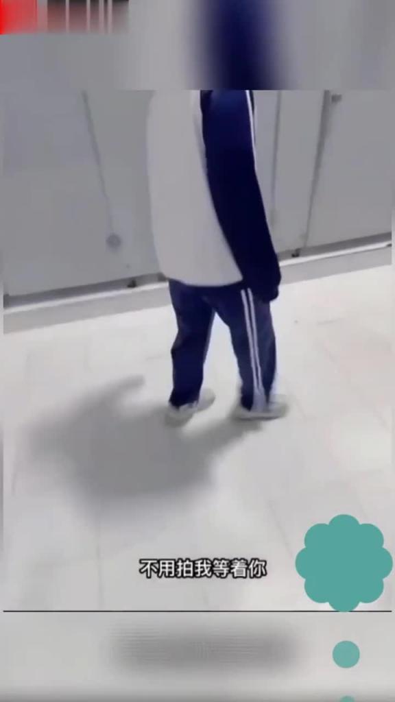 【兄妹乱伦】在女厕所强操白虎高中生妹妹,求我快点干,直接内射 预览截图 3