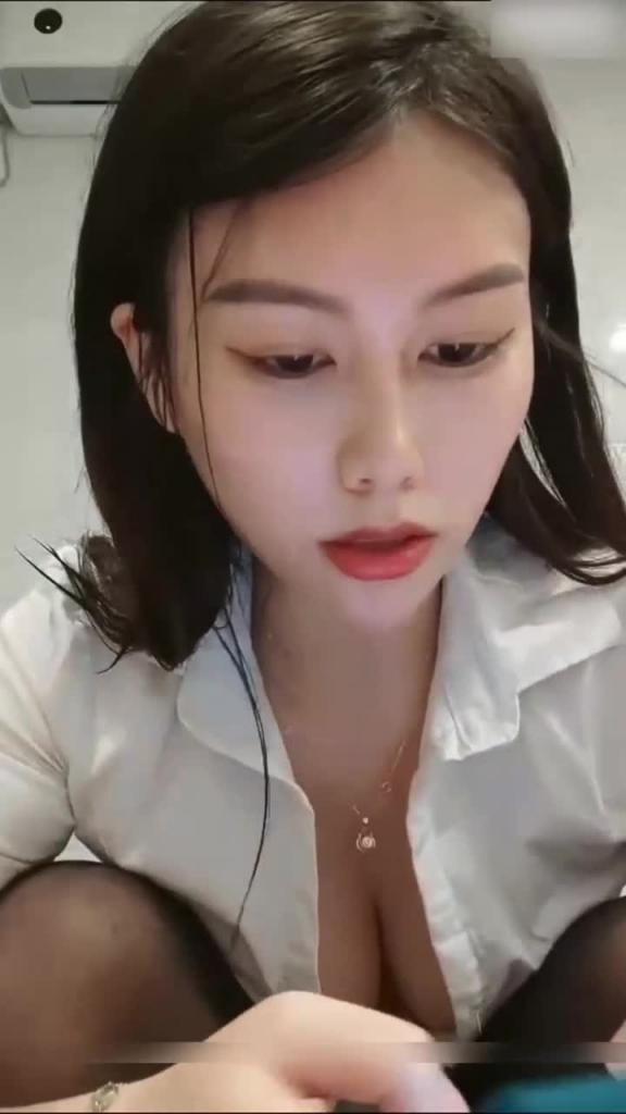 【百合女同-最经典一部】唾液接吻喷水,淫语骚话,磨豆腐 预览截图 10