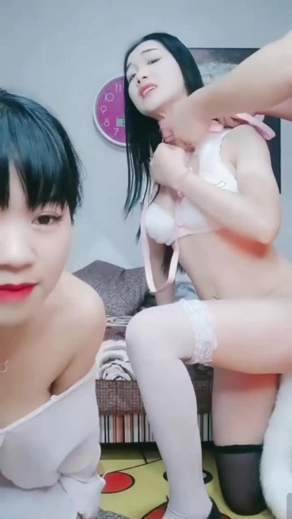 女朋友把她的闺蜜带过来一起开房,调教小母狗很配合 预览截图 9