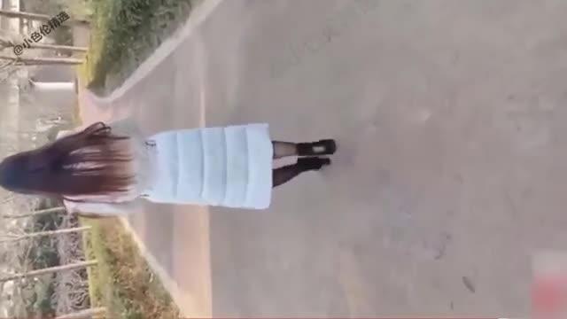 大哥出门买年货我偷约嫂子公园露出口射后入干喷水嫂子 预览截图 6