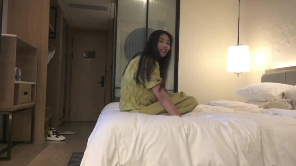 【强推高中学妹】还是处女放不开，操爽求内射! 预览截图 6